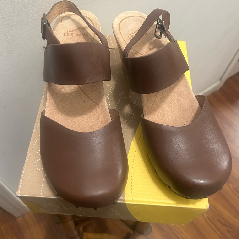 Dansko Brandy(Brown) Thea Clog EU 40 Like New